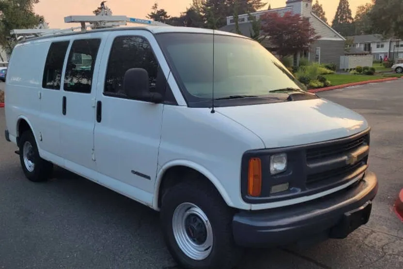 2000 Chevrolet Express Cargo Van photo 1