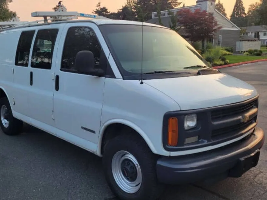 2000 Chevrolet Express Cargo Van photo 1