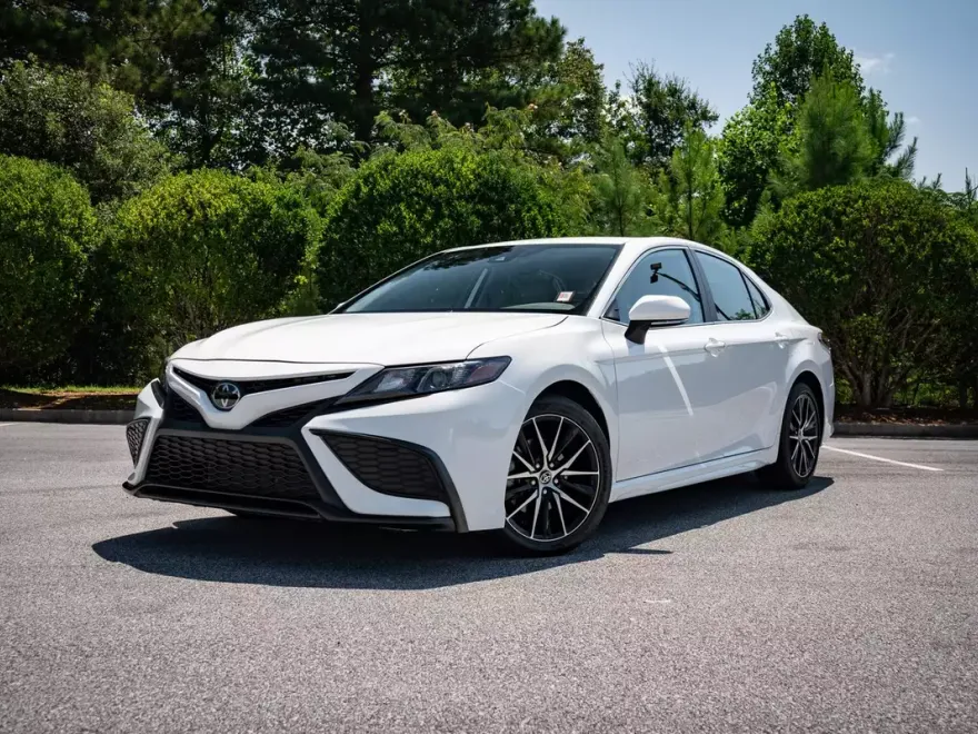 2023 Toyota Camry SE photo 1