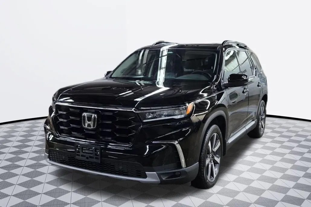 2023 Honda Pilot Touring photo 1