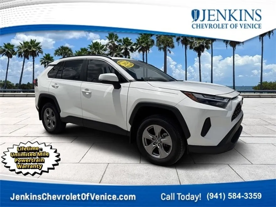 2024 Toyota RAV4 XLE photo 1