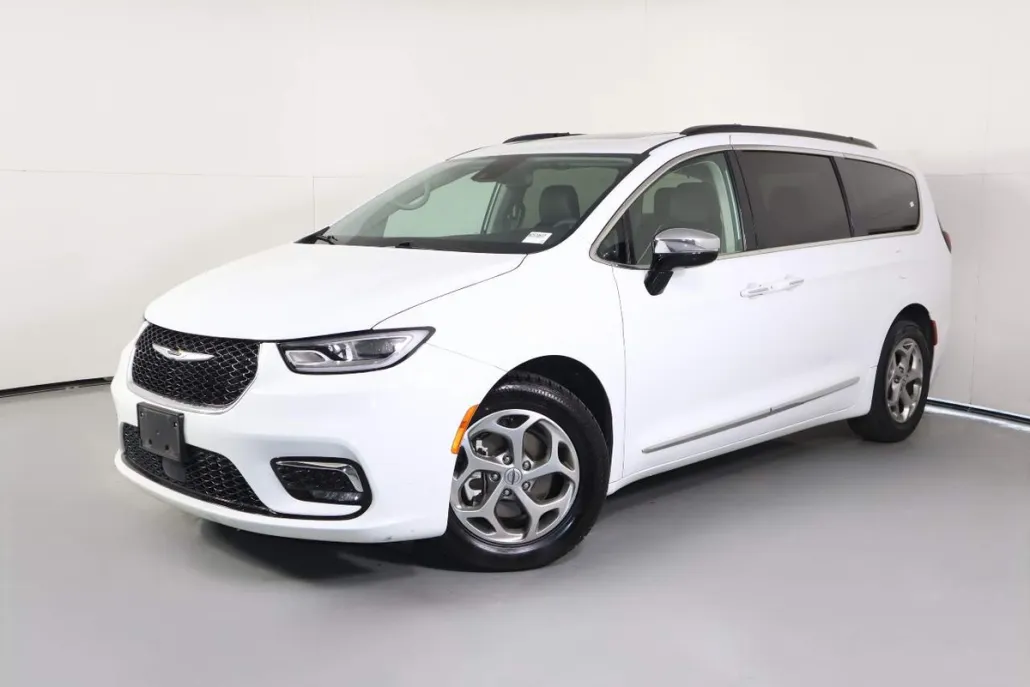 2023 Chrysler Pacifica Limited photo 1