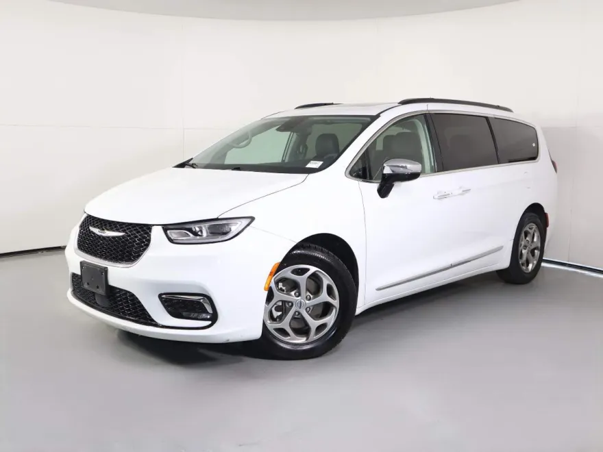 2023 Chrysler Pacifica Limited photo 1