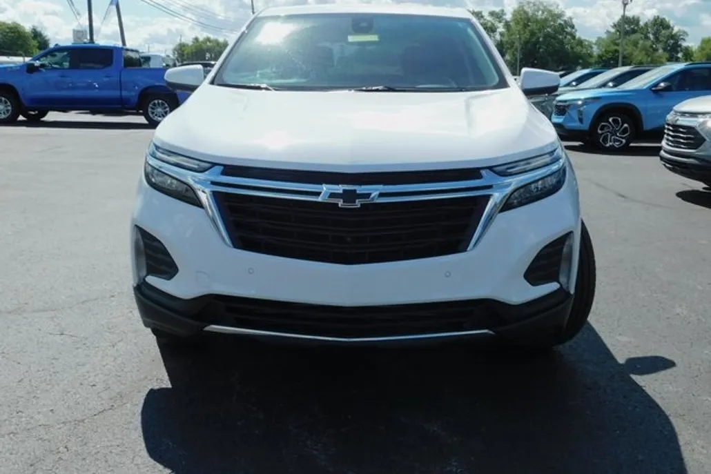 2022 Chevrolet Equinox LT photo 1