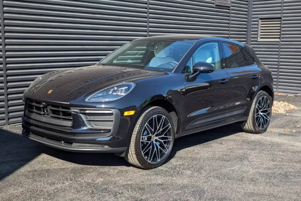 2025 Porsche Macan Base photo 1