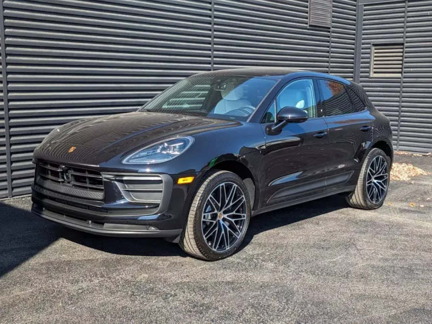 2025 Porsche Macan Base photo 1