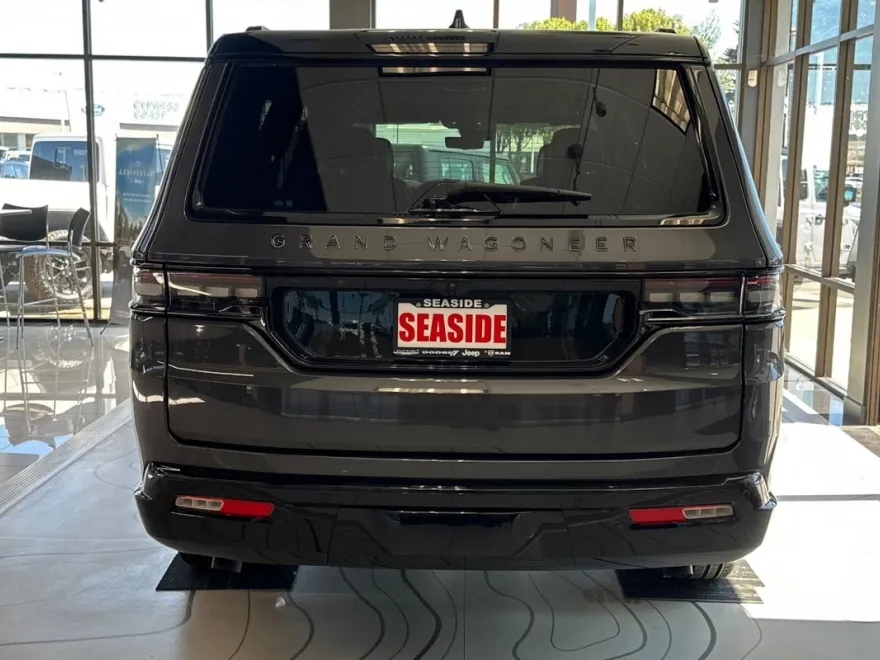 2024 Jeep Grand Wagoneer L photo 4