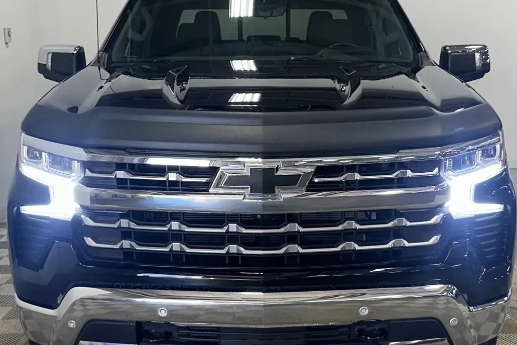 2023 Chevrolet Silverado 1500 LTZ photo 1