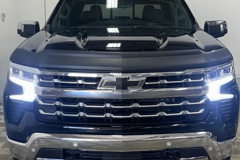 2023 Chevrolet Silverado 1500 LTZ photo 1