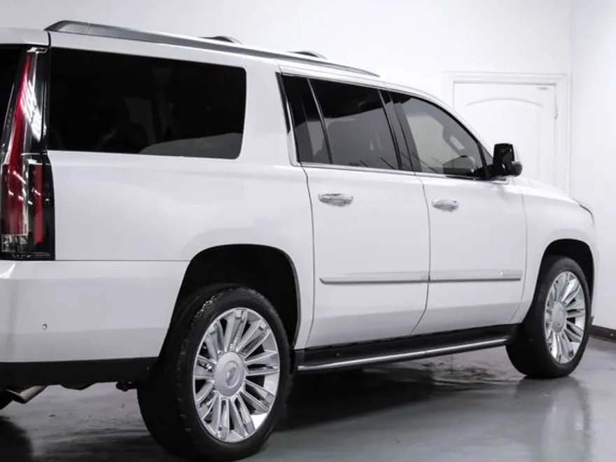 2019 Cadillac Escalade ESV Luxury photo 14