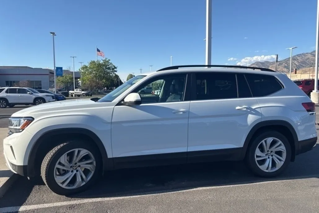 2022 Volkswagen Atlas SE Technology photo 1