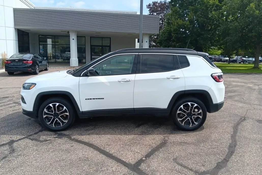 2023 Jeep Compass Limited photo 1