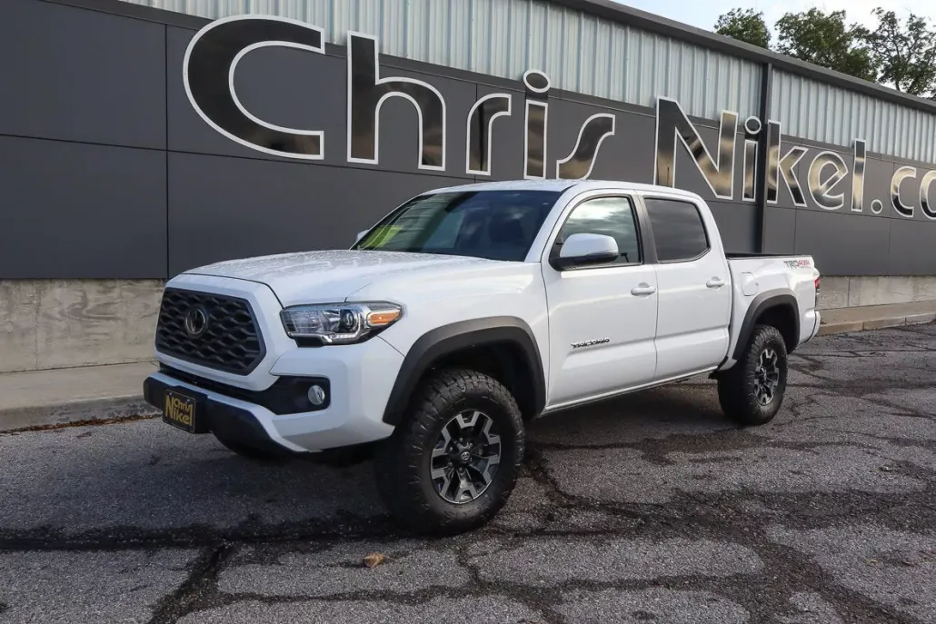 2023 Toyota Tacoma 4x4 photo 1