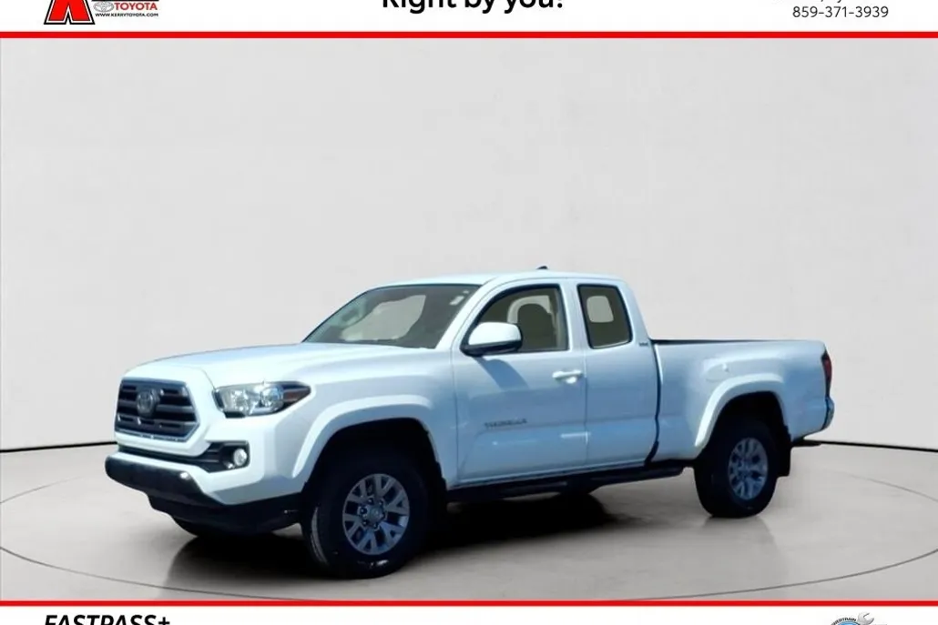 2018 Toyota Tacoma SR5 photo 1
