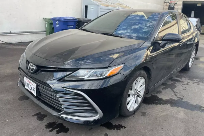 2022 Toyota Camry LE photo 1