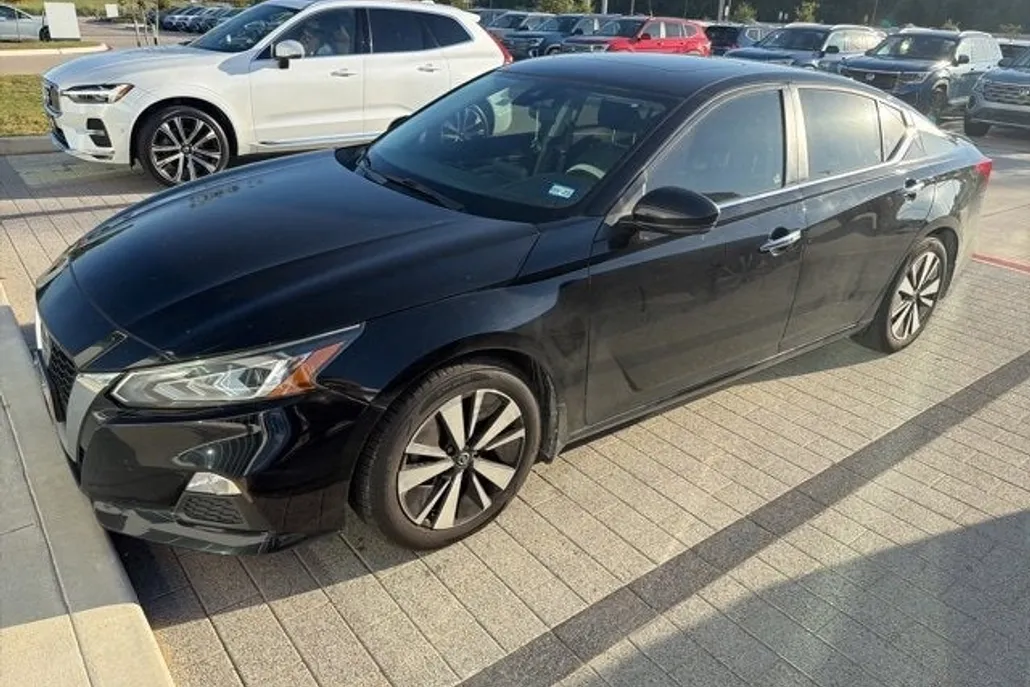 2022 Nissan Altima 2.5 SV photo 1