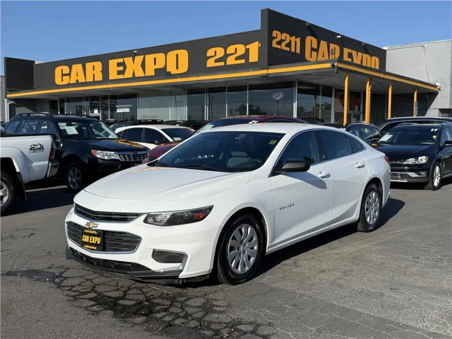 2016 Chevrolet Malibu L photo 1