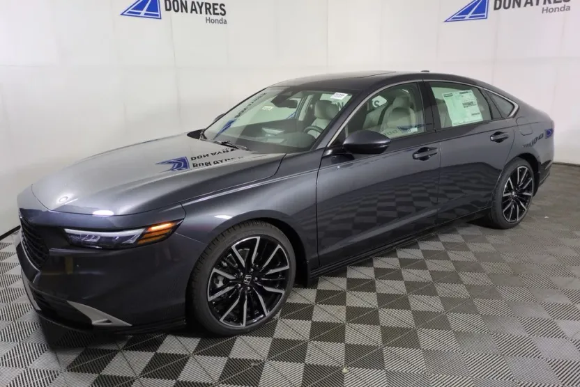 2025 Honda Accord Hybrid Touring photo 1