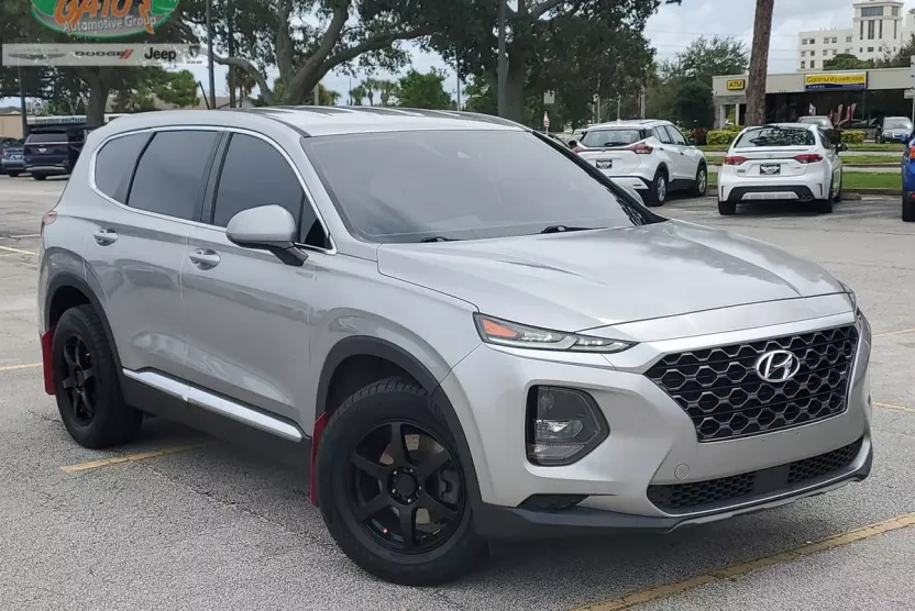 2020 Hyundai Santa Fe SE photo 1