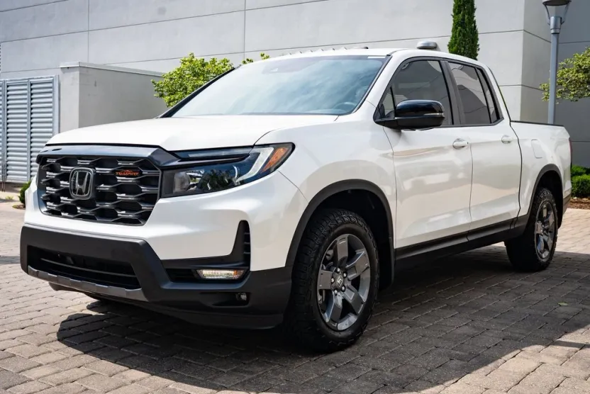 2025 Honda Ridgeline TrailSport photo 1