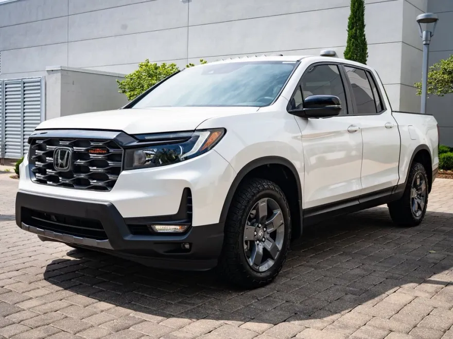 2025 Honda Ridgeline TrailSport photo 1