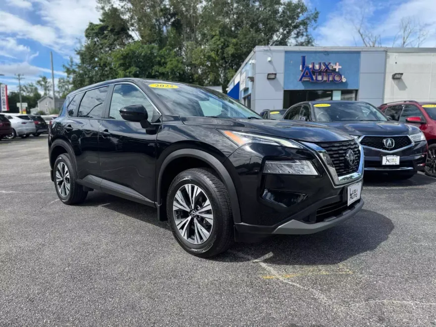 2022 Nissan Rogue SV photo 1