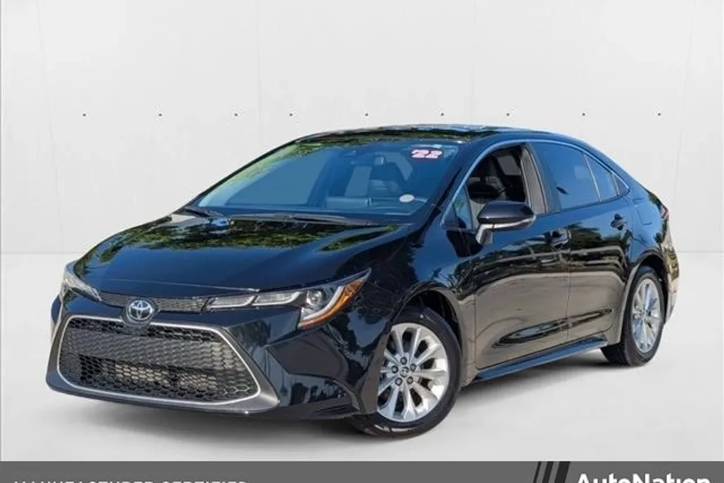 2022 Toyota Corolla XLE photo 1