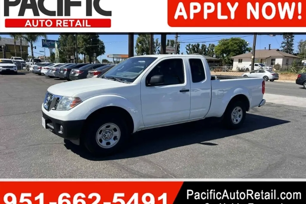2015 Nissan Frontier S photo 1