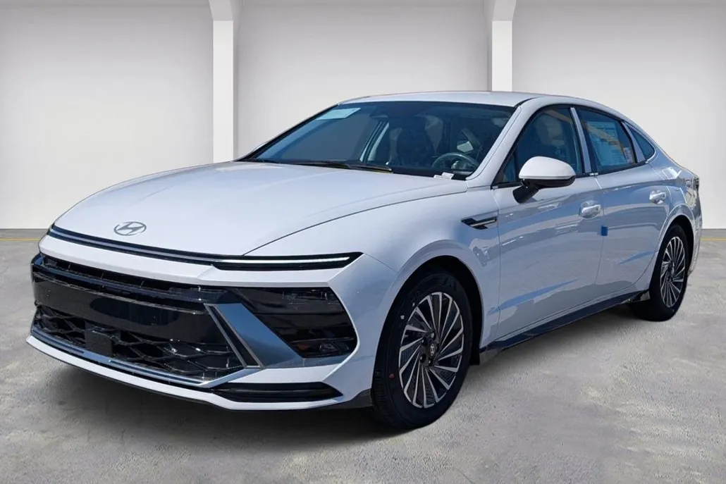 2025 Hyundai Sonata Hybrid SEL photo 1