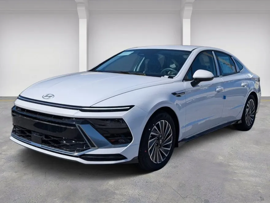 2025 Hyundai Sonata Hybrid SEL photo 1