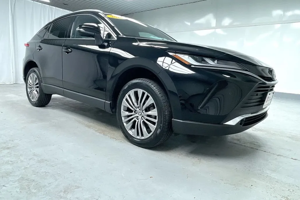 2024 Toyota Venza XLE photo 1