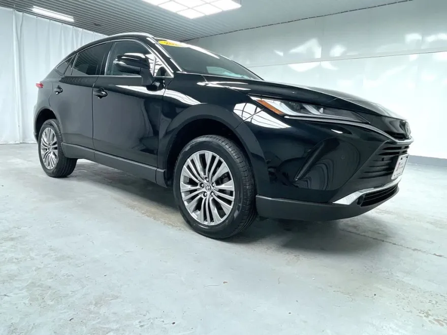 2024 Toyota Venza XLE photo 1
