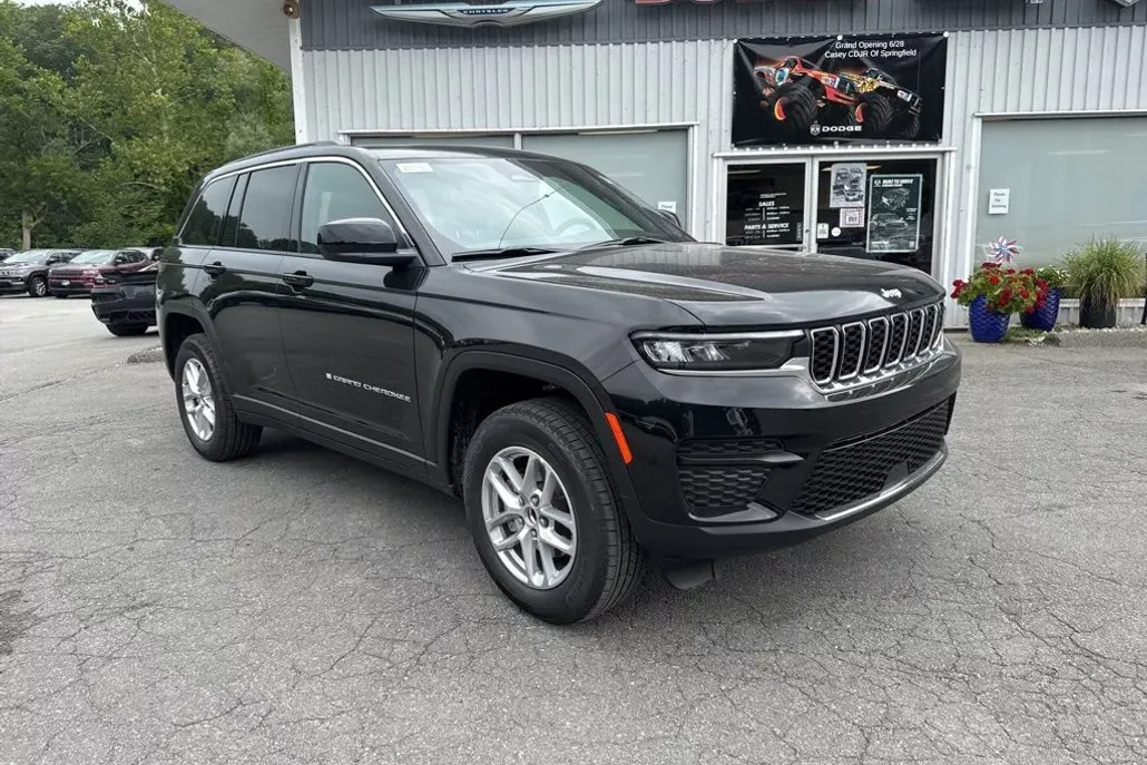 2025 Jeep Grand Cherokee Laredo photo 1