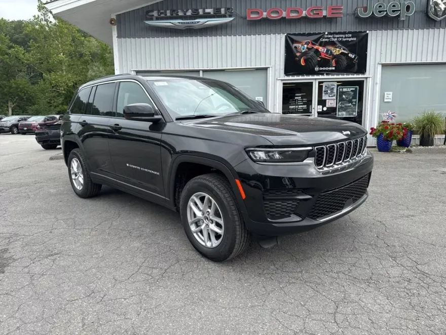 2025 Jeep Grand Cherokee Laredo photo 1