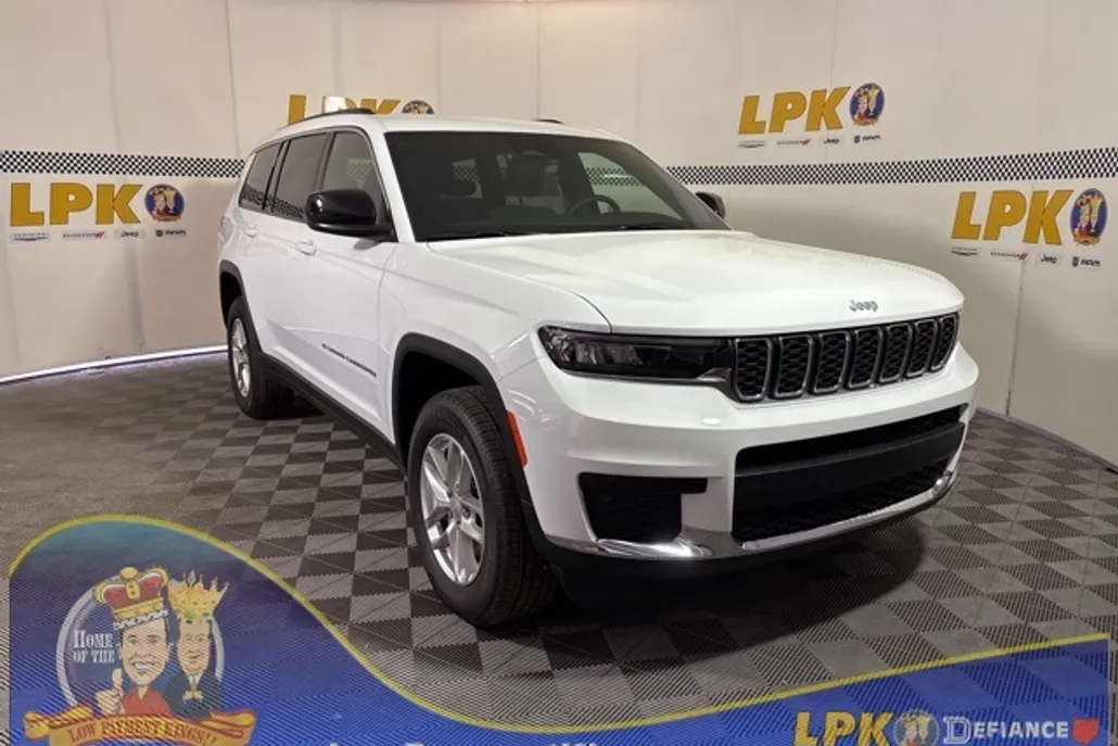 2025 Jeep Grand Cherokee Laredo photo 1