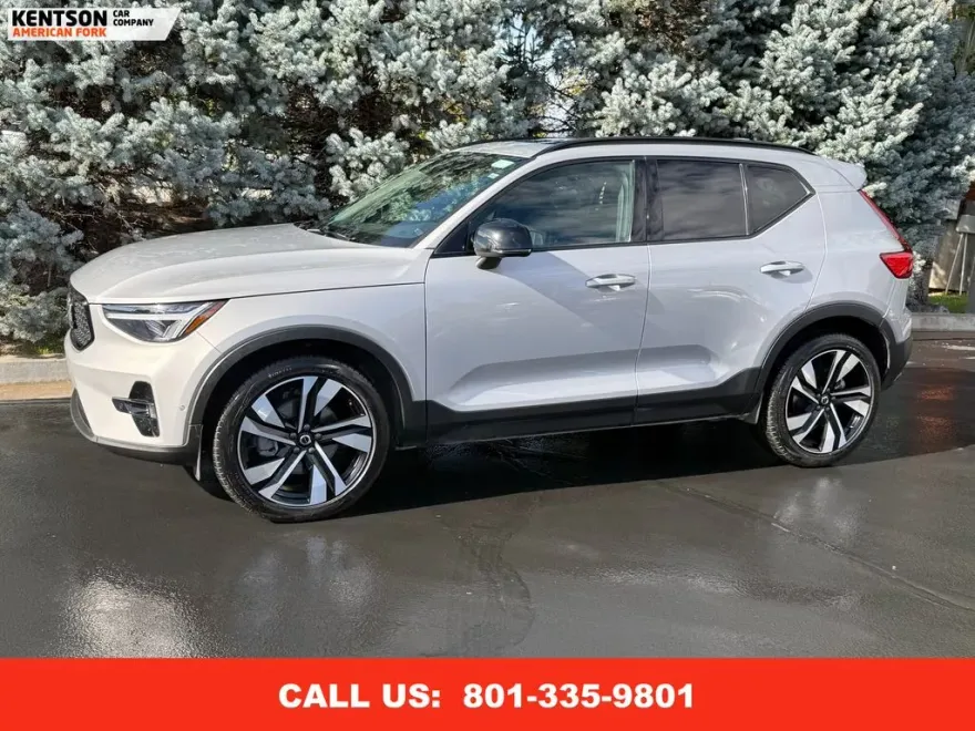 2025 Volvo XC40 Plus photo 1