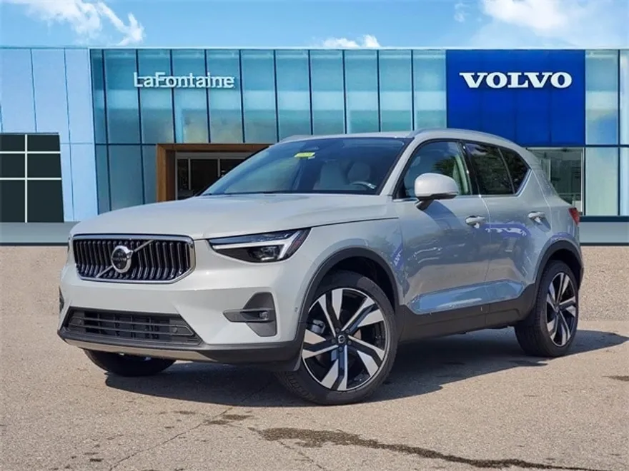 2025 Volvo XC40 Plus photo 1