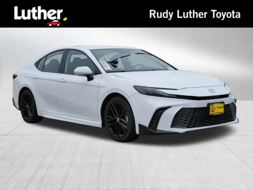 2025 Toyota Camry SE photo 1