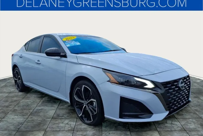 2023 Nissan Altima 2.5 SR photo 1