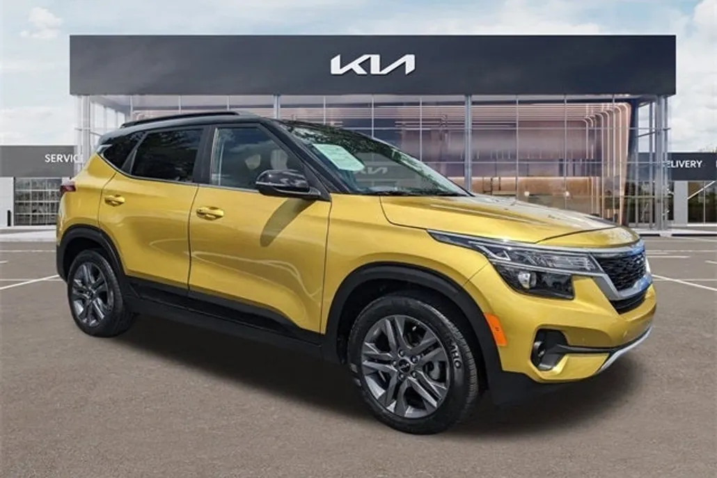 2023 Kia Seltos S photo 1