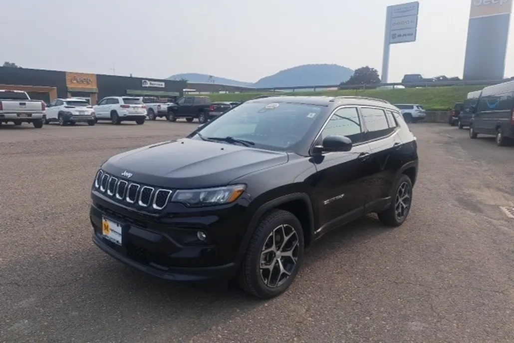 2024 Jeep Compass Latitude photo 1