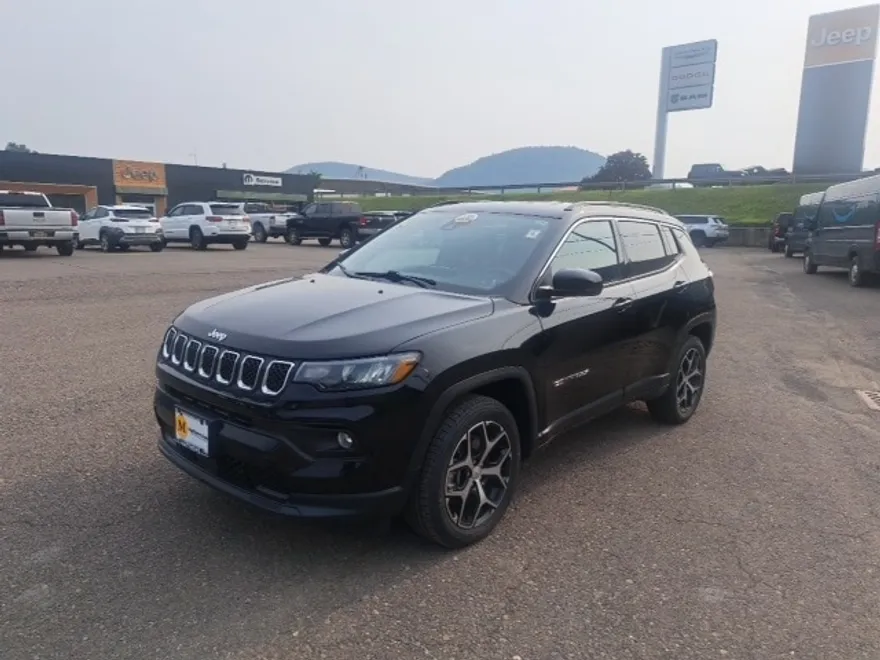 2024 Jeep Compass Latitude photo 1