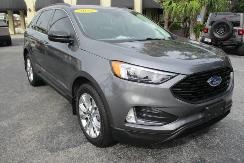 2022 Ford Edge SEL photo 1