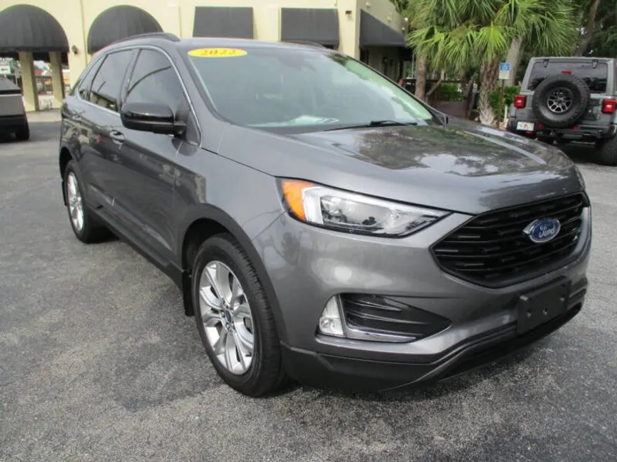 2022 Ford Edge SEL photo 1