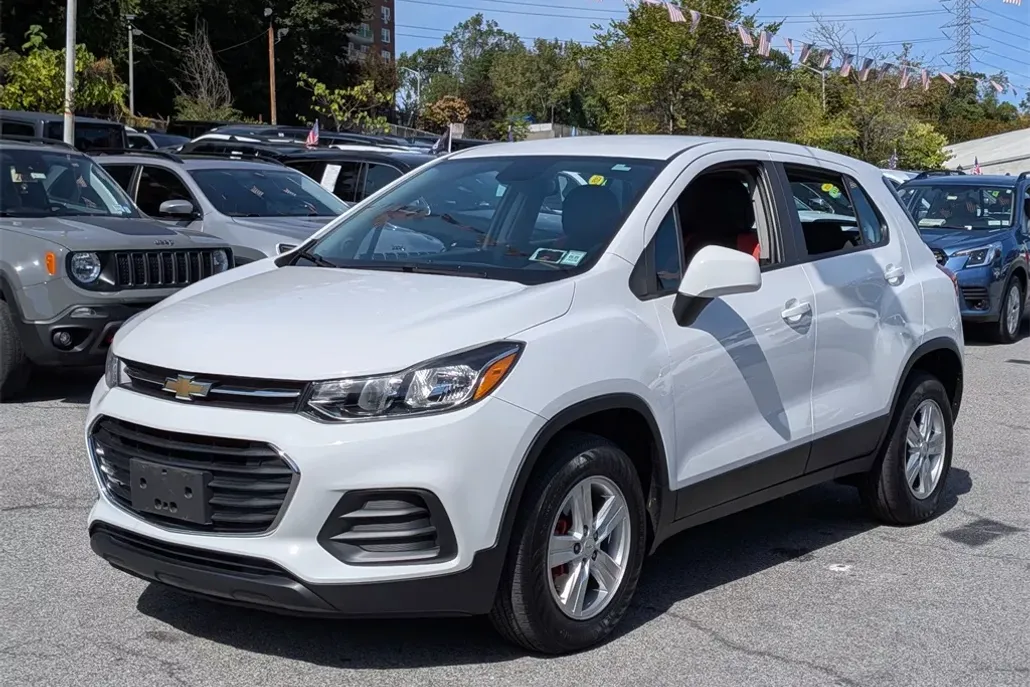 2020 Chevrolet Trax LS photo 1