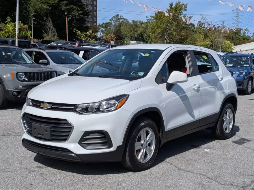 2020 Chevrolet Trax LS photo 1