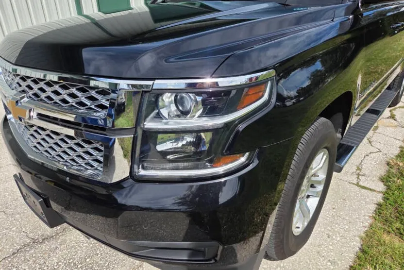 2019 Chevrolet Suburban LT photo 1
