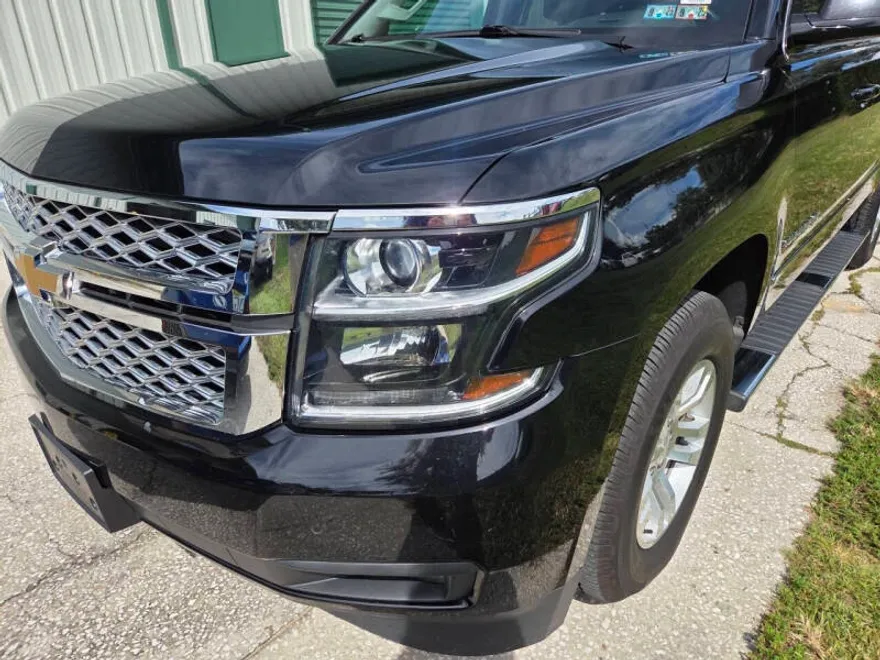 2019 Chevrolet Suburban LT photo 1