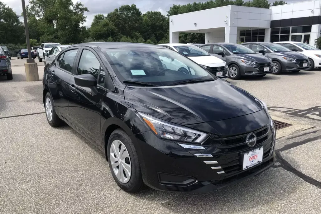 2025 Nissan Versa S photo 1