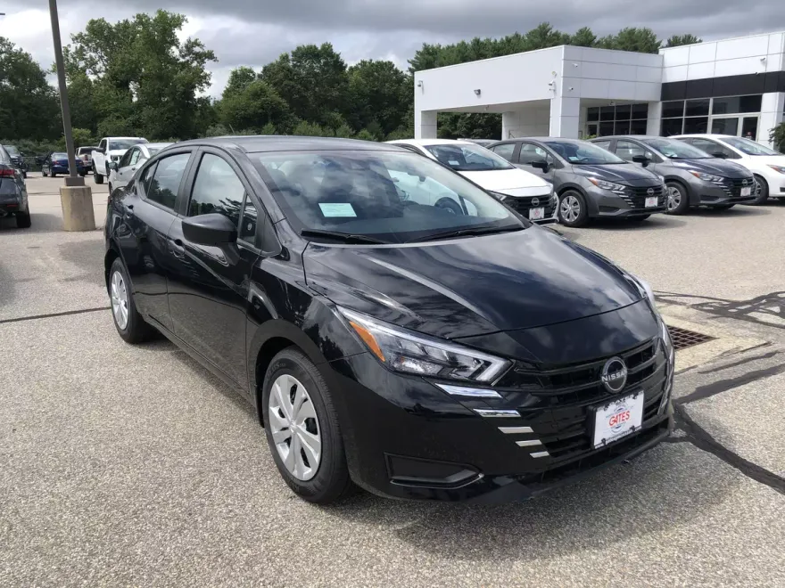 2025 Nissan Versa S photo 1